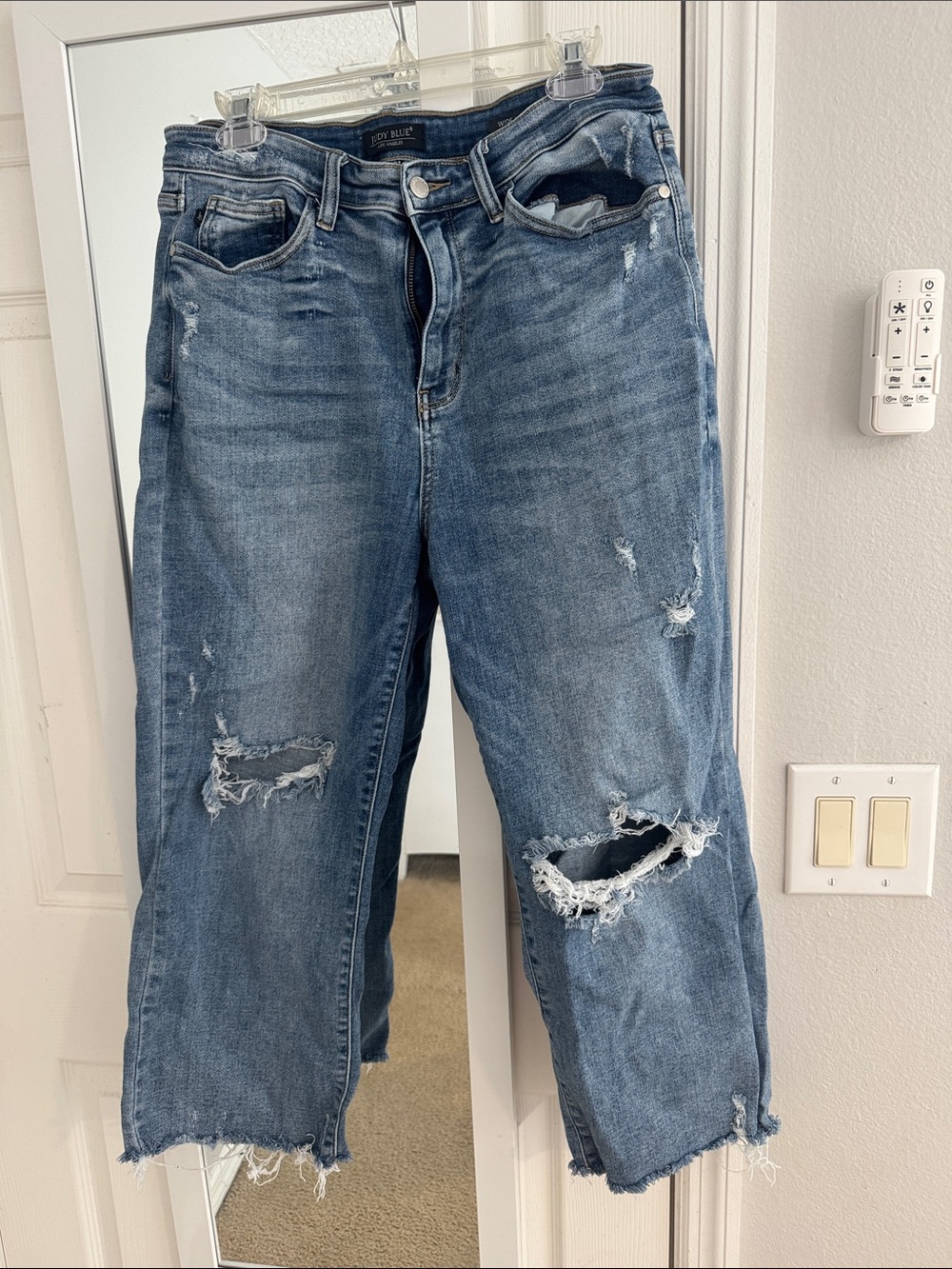 Judy Blue Distressed Cropped Jeans in Medium Blue